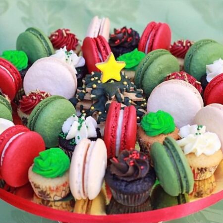 christmas french macarons platter