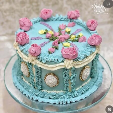 vintage buttercream cake