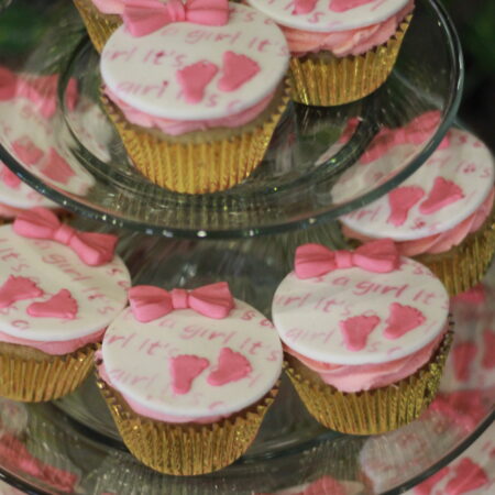 baby shower cupcakes