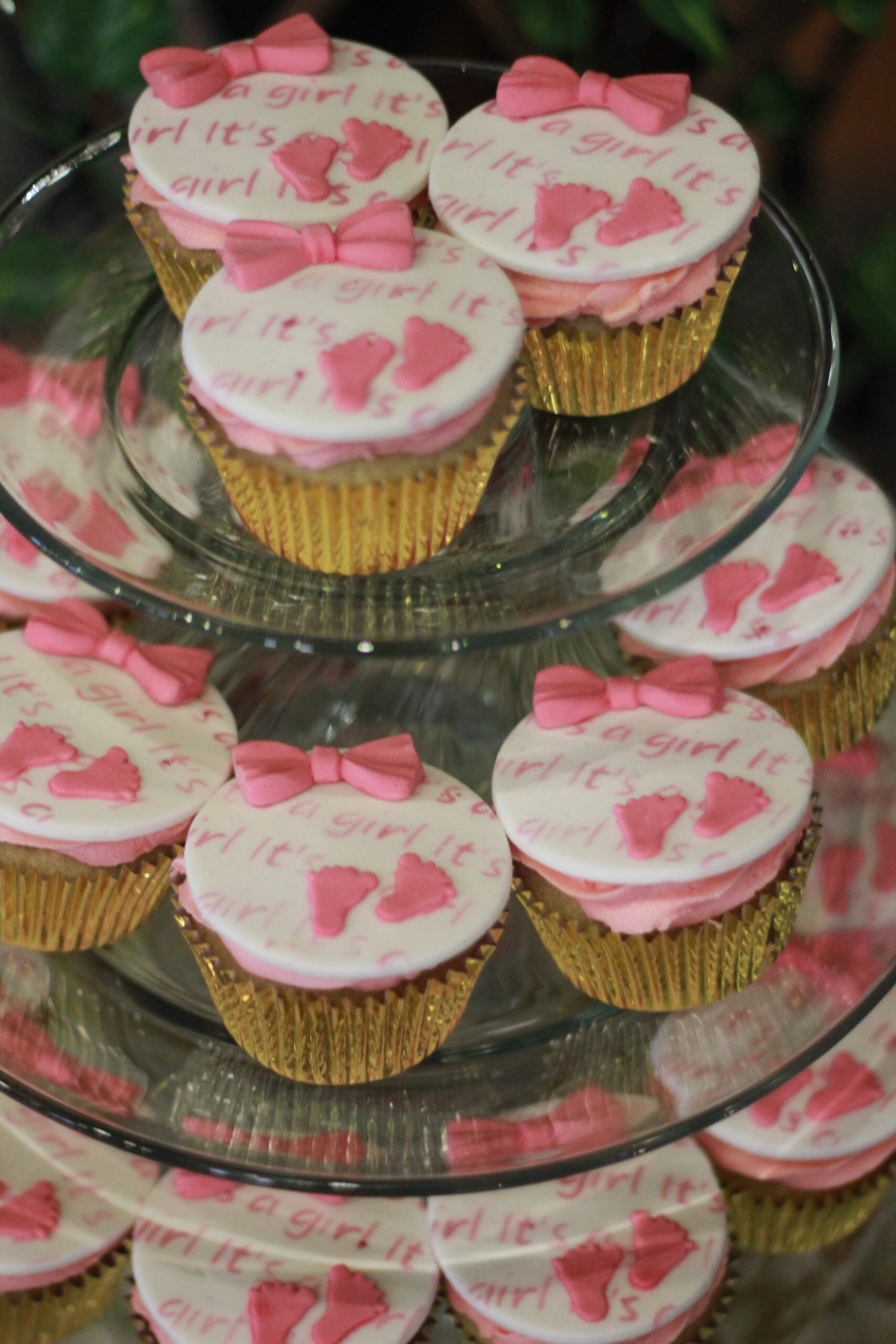 baby shower cupcakes