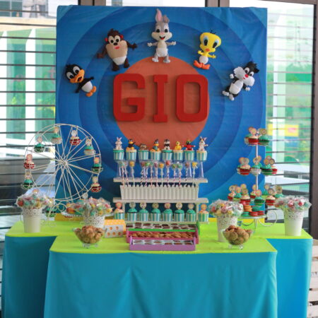 looney tunes dessert table