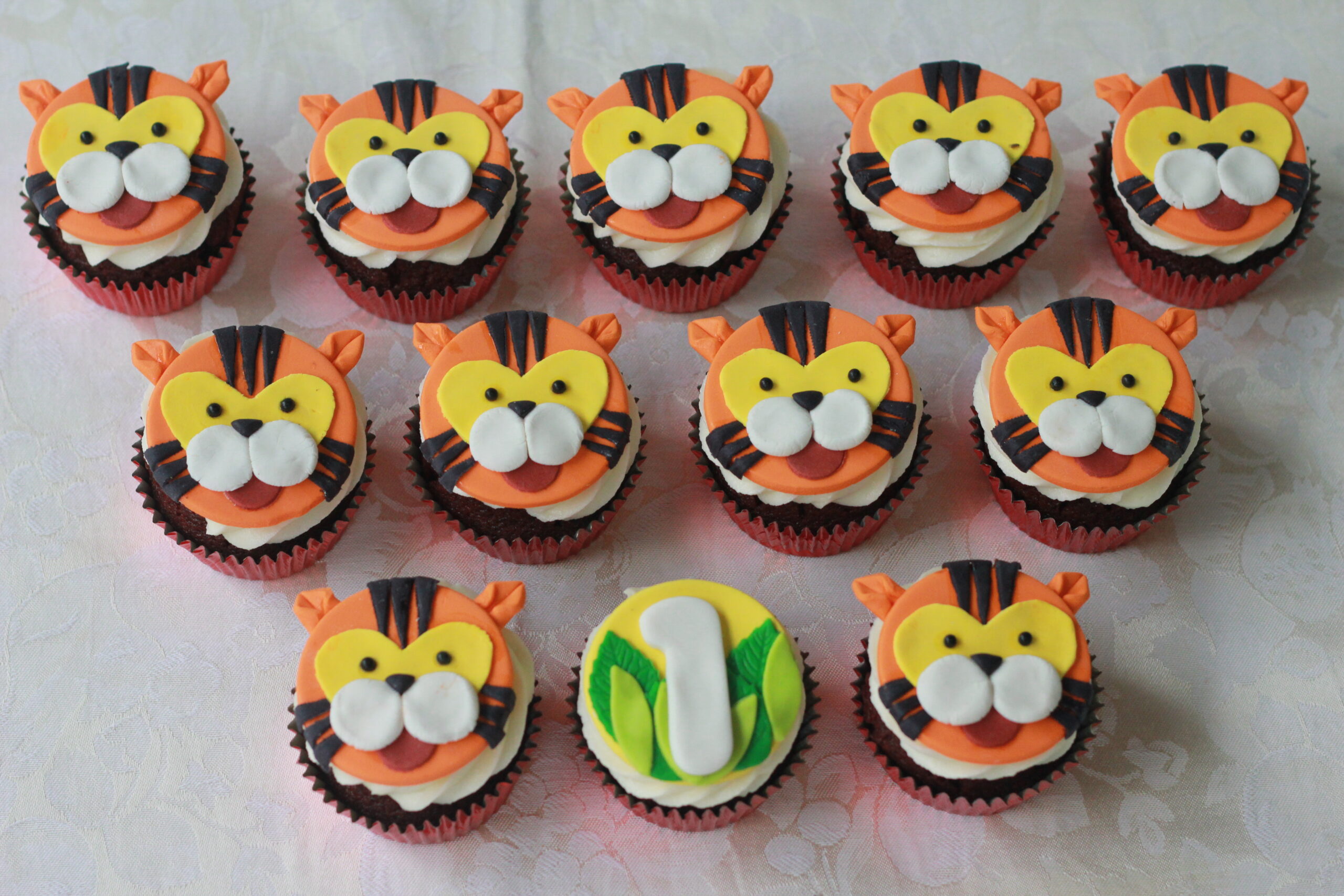 tiger cupcakes