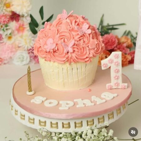 giant cupcake